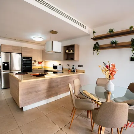 Marsaskala Duplex With Private Patio Near Promenade Tas-Sienja