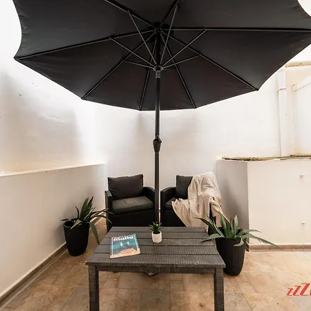 Ferienhaus Marsaskala Duplex With Private Patio Near Promenade
