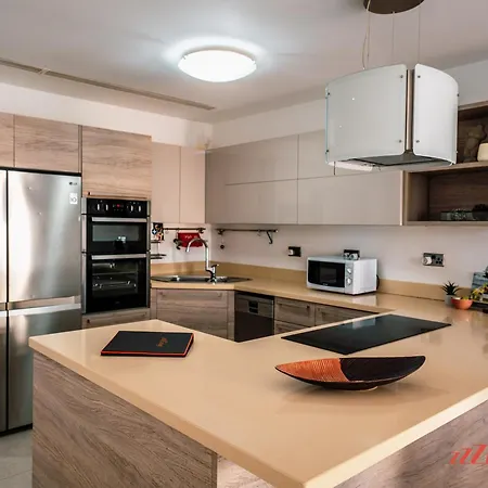 Marsaskala Duplex With Private Patio Near Promenade בית נופש Tas-Sienja